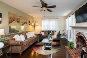 Pet friendly cottage- near downtown! - Image 4