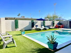 Luxurious Mountain View Retreat w/Pool and Hot Tub - Image 3
