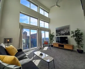 Bright 1 Bedroom Penthouse in the Heart of Seattle - Image 2