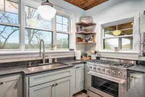 Gate Cottage, private getaway in a stylish new home w/views, hiking and a creek. - Image 4