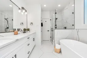 Calming Luxury Oasis | Downtown Houston Sleeps 10 - Image 4