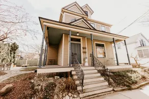 Retro Jewel Box Victorian Steps from Irvine Park - Image 3