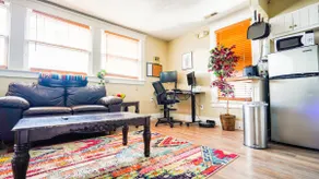 Cozy Work from Home Ready Apartment near downtown - Image 2