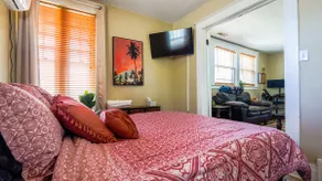 Cozy Work from Home Ready Apartment near downtown - Image 5