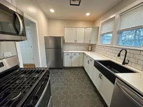 The Allen House - 3 Bedroom - 2 Full Bath - Private Gorgeous Apartment - Sleeps 8 - Image 4
