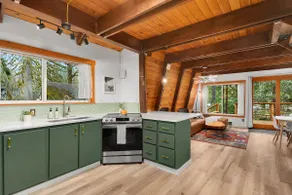 Wild Dog Cabin - Image 4
