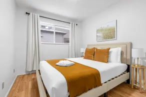 12815 Bellevue · 4b2b Newly Remodeled Home @Bellevue/close to Park - Image 5
