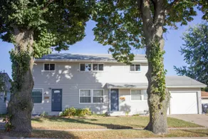 4BD Pet-Friendly Townhome • Fenced Yard • Garage - Image 2