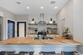 Casita-King Beds/BigTVs-Downtown/Bars/Restaurants - Image 4