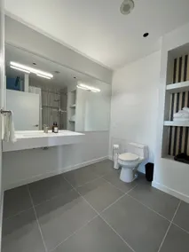 Modern & Central Downtown Penthouse Condo Sleeps 7 - Image 3