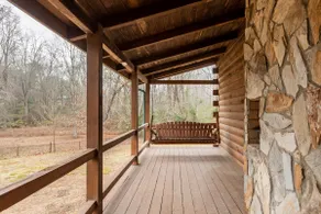 Clean & Cozy Cabin in the Woods - Image 4