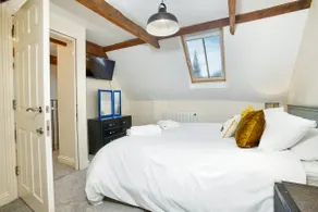 Central Bright & Homey Apartment | Pass The Keys - Image 5