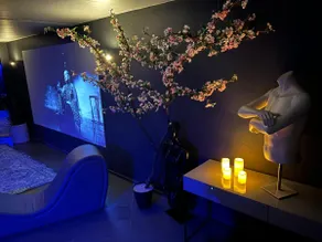 Jacuzzi Cinema Loft - Image 2