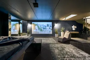 Jacuzzi Cinema Loft - Image 5