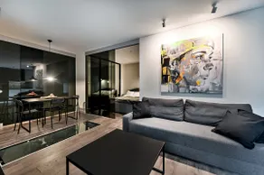 Jacuzzi Cinema Loft - Image 3