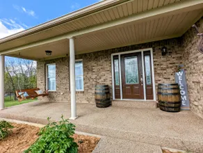 Relaxing Bourbon Trail Countryside Home & GameRoom - Image 2