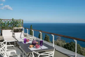 Loft overlooking the sea! - Image 2