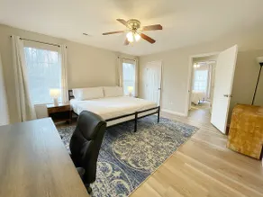 Trailside Townhouse - Close to Downtown & Bike Trails - Image 5