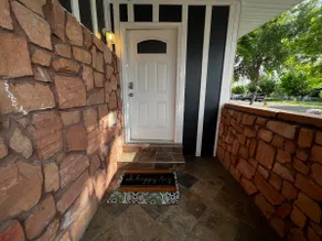 Cozy home centrally located - Image 2