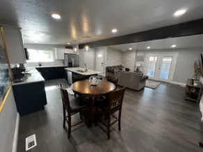 Cozy home centrally located - Image 4
