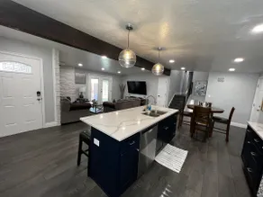 Cozy home centrally located - Image 3