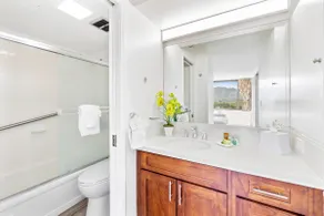 Airy condo w/ balcony near Waikiki Beach - Image 5