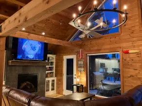 Chalet Sonsie: A Sweetwater Stay - Image 4