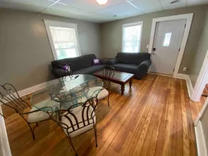 Lovely KSU Getaway ~ 3 Mins to Dwtn ~ Queen Beds - Image 2