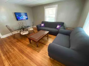 Lovely KSU Getaway ~ 3 Mins to Dwtn ~ Queen Beds - Image 5