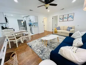 Beautiful & Quiet Home • 10 min to Beach - Image 3