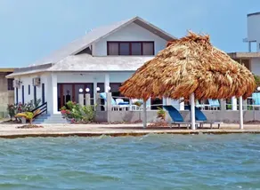 3 BR Waterfront House w Private Pool - Image 2