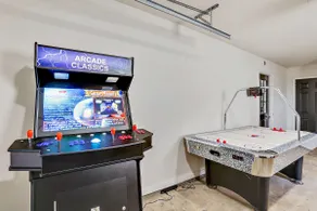 Stay Local - Game Room near Ampitheater / Baseball - Image 2