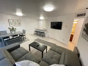 Downtown Honolulu Condo for 4 - Image 2