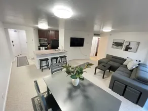 Downtown Honolulu Condo for 4 - Image 3