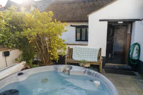 Poyers Thatched Farmhouse with Hot Tub - Image 4