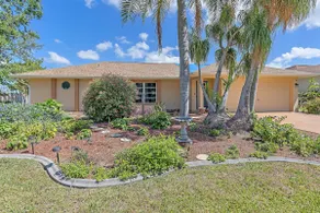 Home/pool/jacuzzi/canal access to ocean/kayaks. - Image 2