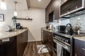 Mid-Rise Luxury 1BR w/ Carport & Match Ball Vibes - Image 5