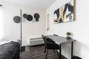 Mid-Rise Luxury 1BR w/ Carport & Match Ball Vibes - Image 4
