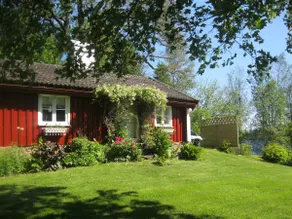 Historic Lakeside Cottage – Dock, Beach & Nature - Image 2