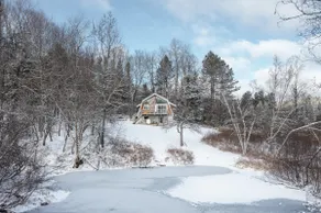 Cozy Mt. Snow Cabin w/ Fireplace - Image 4