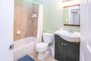 Cozy 3 Bedroom Min to National Mall Great Location and Free Parking - Image 5