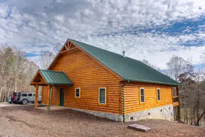 Cozy log cabin with Lakefront and Private Dock - Image 3