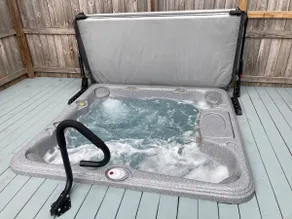 Creekside Hot Tub House - Image 2