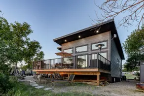 Cozy Lakefront Retreat on Last Mountain Lake - Image 2