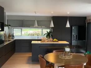 Central and spacious three bedroom townhouse - Image 5