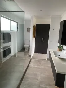 Central and spacious three bedroom townhouse - Image 4