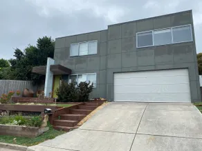 Central and spacious three bedroom townhouse - Image 2
