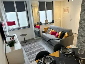 Premium stay in Senlis – Terrace & parking - Image 2