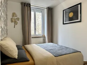 Premium stay in Senlis – Terrace & parking - Image 3