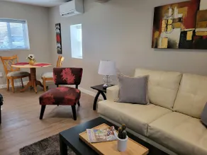 Brighton 1BR Escape | Kitchen, Workspace & Parking - Image 3